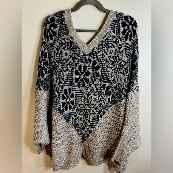 NWT Chelsea & Violet pullover sweater or poncho gold shimmer
Size XS/S oversized - Picture 1 of 11